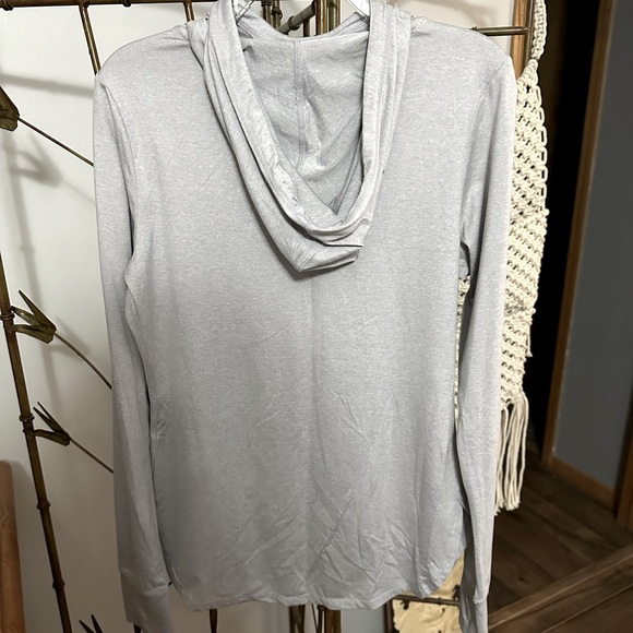 Reebok Women's Gray Athletic Hoodie. NWOT Size M - Picture 6 of 9